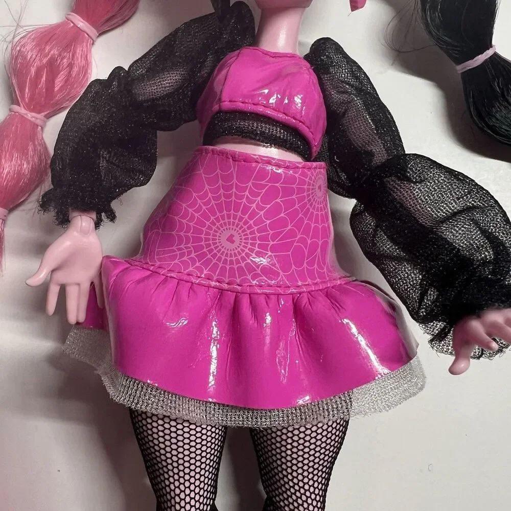 Monster High G3 Draculaura Core Refresh Fashion Doll w/ Backpack Outfits